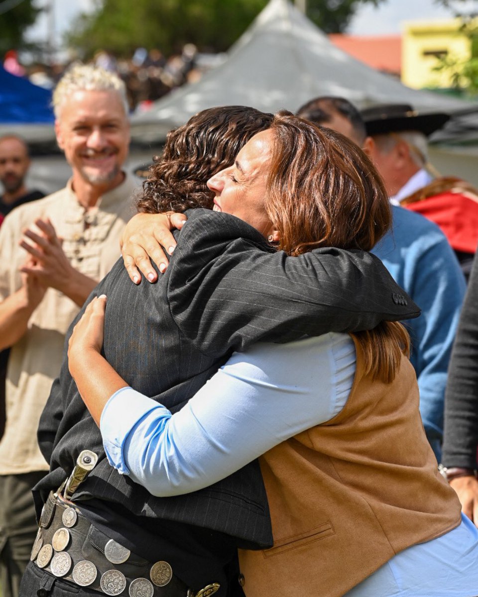 Me llena de orgullo acompañar a quienes sostienen con tanto amor nuestra identidad y desde el Gobierno de la Provincia queremos que sigan creciendo. Es por eso que hicimos entrega de un aporte económico para fortalecer este hermoso predio y hacer crecer esta fiesta tan querida