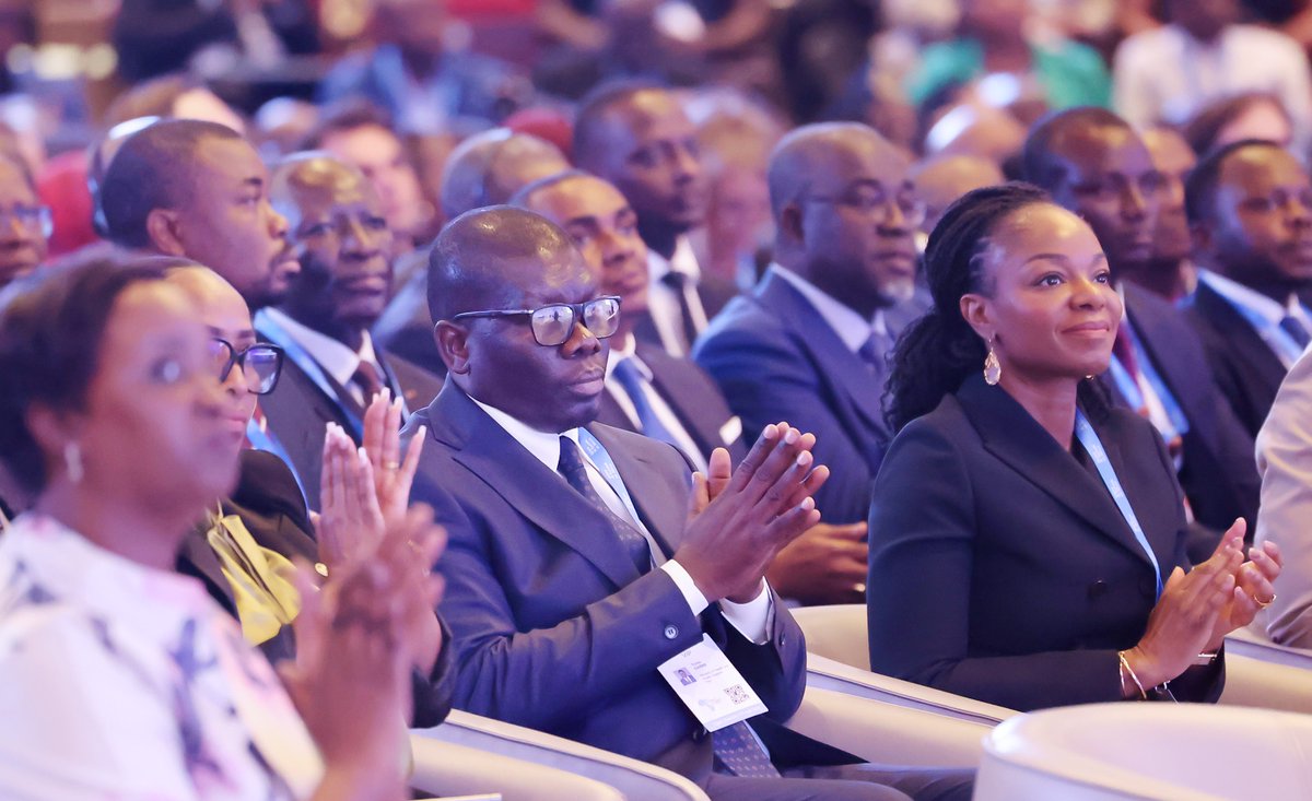 Cina Lawson tweet media