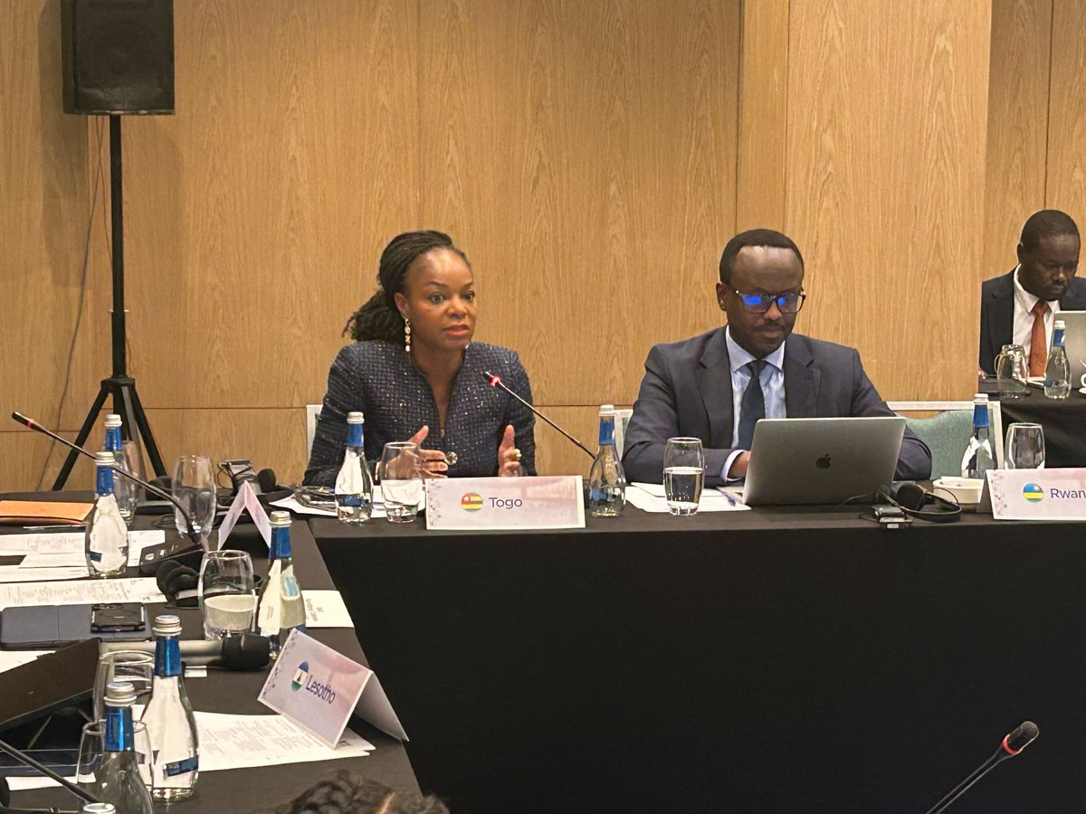 Cina Lawson tweet media