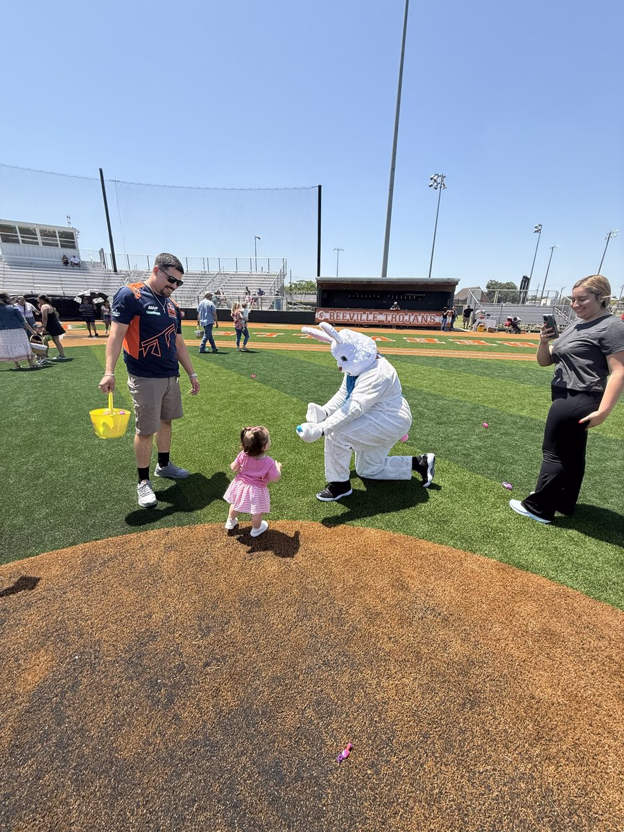 BeevilleISD's tweet photo. Thank you to everyone in our community who joined us for today’s Community Easter Egg Hunt!
We especially want to thank the ACJ Baseball Team, the ACE Program, and Coach Vasquez for their incredible help in hosting this event. We couldn’t have done it without you!
#BEEtheHERO https://t.co/DyQaG9xAux