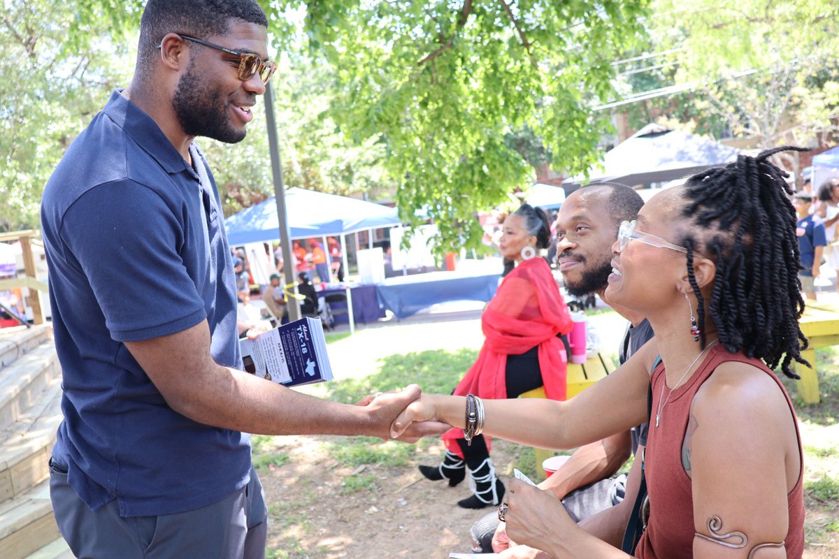 Sup 5th Ward 🤝🏾

Ready to stand up to this pathetic “President” in DC to win for YOU.

Republicans think we won’t stand up to them — November we’ll send ‘em a message!