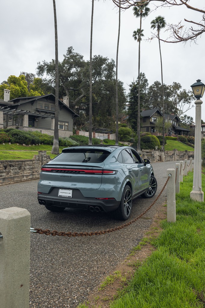 PorscheRiversid's tweet image. Command the road with the 2025 Cayenne S. Bold on the outside, refined on the inside with performance that backs up the badge and a cabin that wraps you in comfort. #CayenneS #PorscheRiverside #PorschePerformance