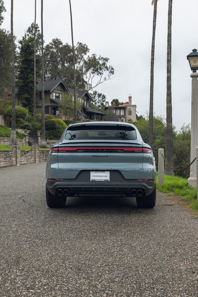 PorscheRiversid's tweet image. Command the road with the 2025 Cayenne S. Bold on the outside, refined on the inside with performance that backs up the badge and a cabin that wraps you in comfort. #CayenneS #PorscheRiverside #PorschePerformance