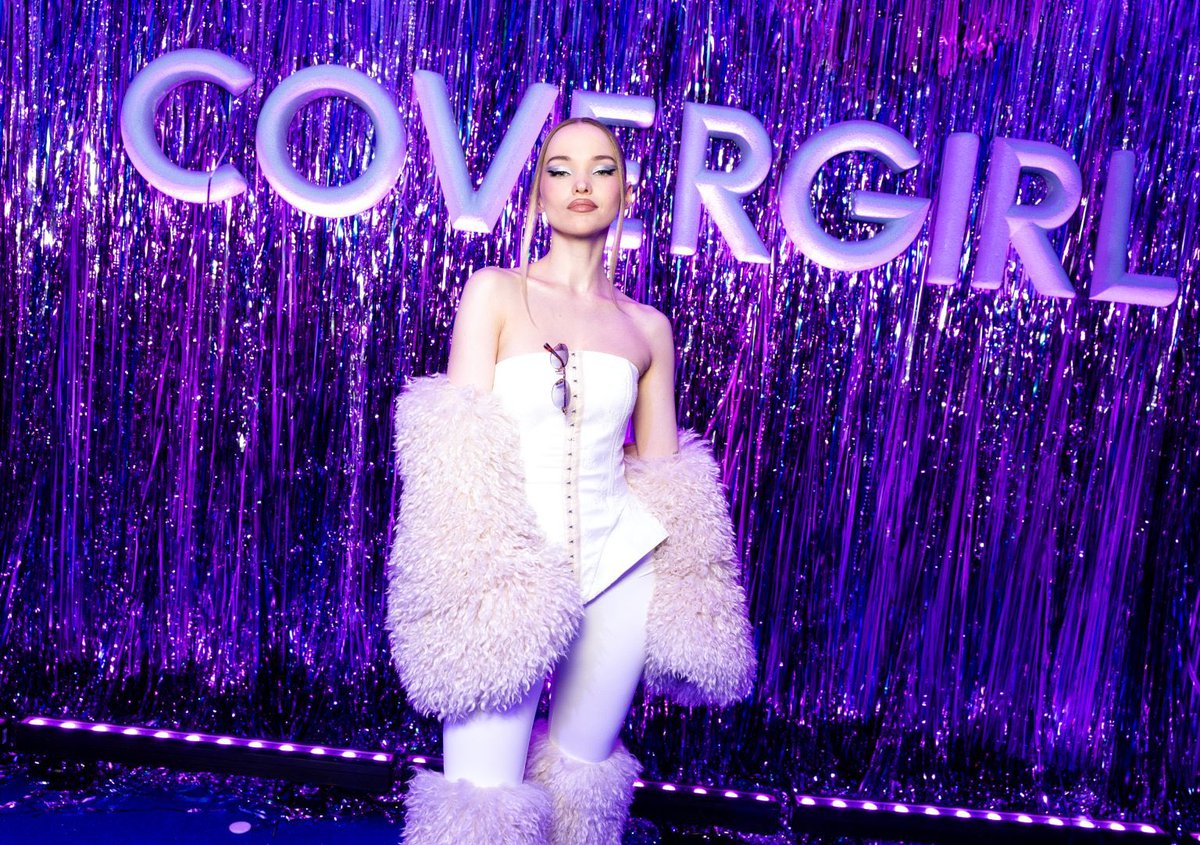 DoveliesLatam's tweet photo. 📸 Dove Cameron en el evento organizado por NYLON House. https://t.co/2BCQhelKSa