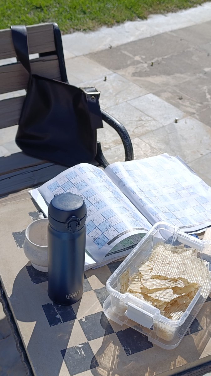 Cips tarhanam, sudoku bulmacam, kahvem ve etrafımda yumuş kedicikle gün benim için 10/10 
#Elhamdülillah