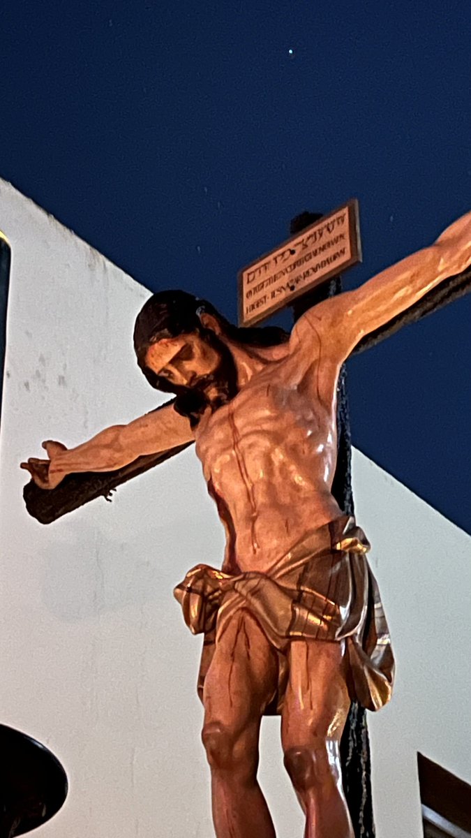 23:45| El Señor de la Vera Cruz discurre por la calle Fray Diego