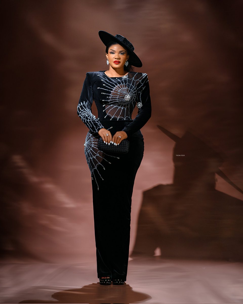 iyaboojo_'s tweet image. Abuja stands still for @obi_cubana @50 🖤
.
My beautiful dress @mubrikluxury

#fashion #Labakeolododo