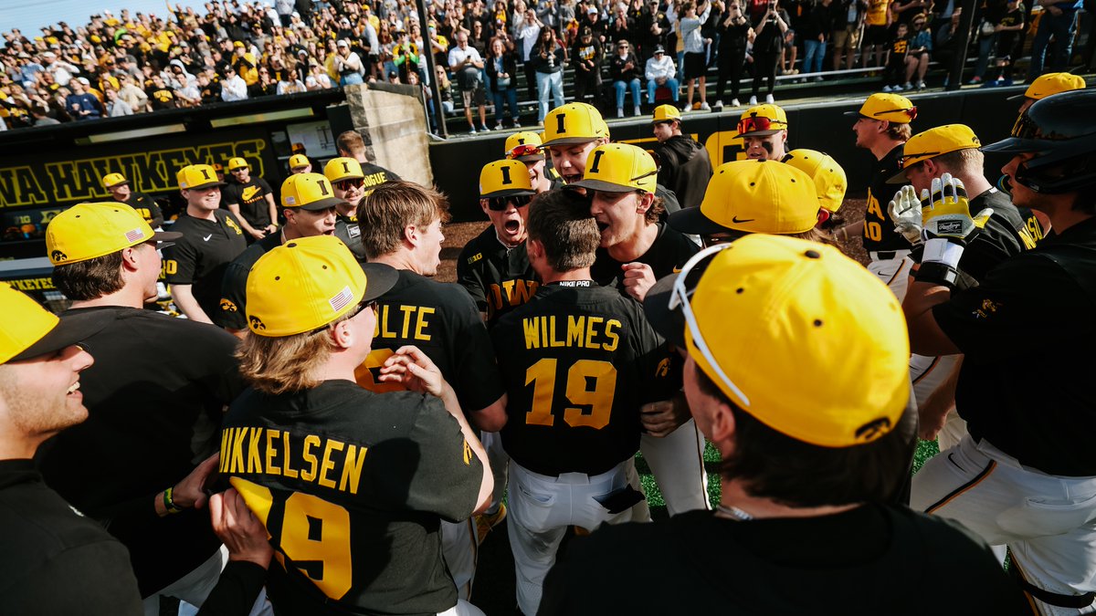 UIBaseball's tweet photo. BOOOOOM 💥

#Hawkeyes x @wilmes_ben https://t.co/TwI0PRwJUj