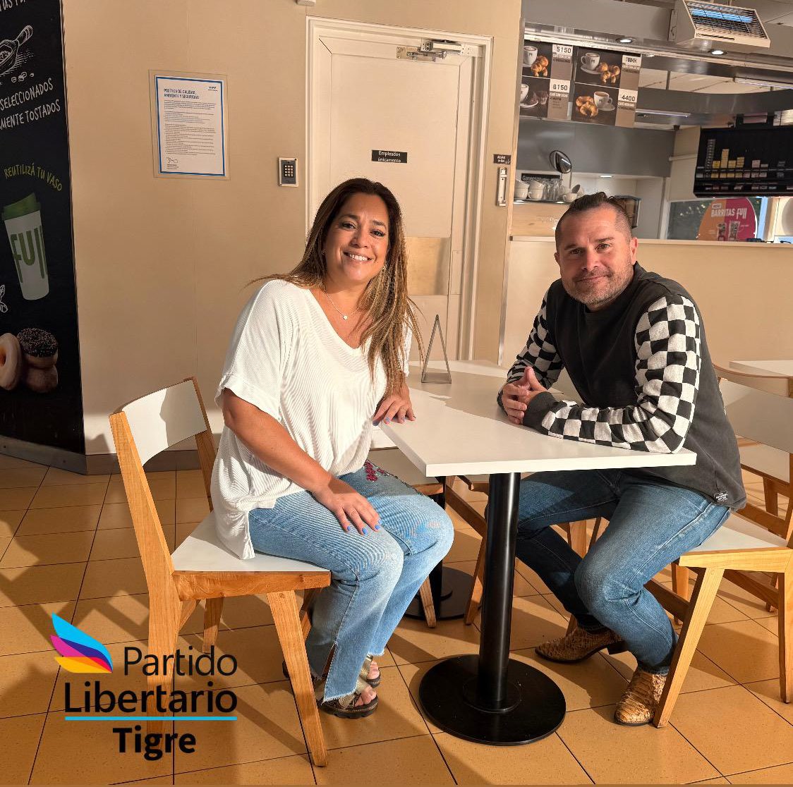 Hoy me reuní con José de Los Ríos, el coordinador de La Libertad Avanza en Tigre.
Pudimos acordar estrategias en conjunto para seguir difundiendo el liberalismo en nuestro municipio y que la libertad arrase en estas elecciones 2025. 
<a href="/JMilei/">Javier Milei</a> 
<a href="/MenemMartin/">Martin Menem</a> <a href="/AndreaFVera_/">Andrea Vera</a>