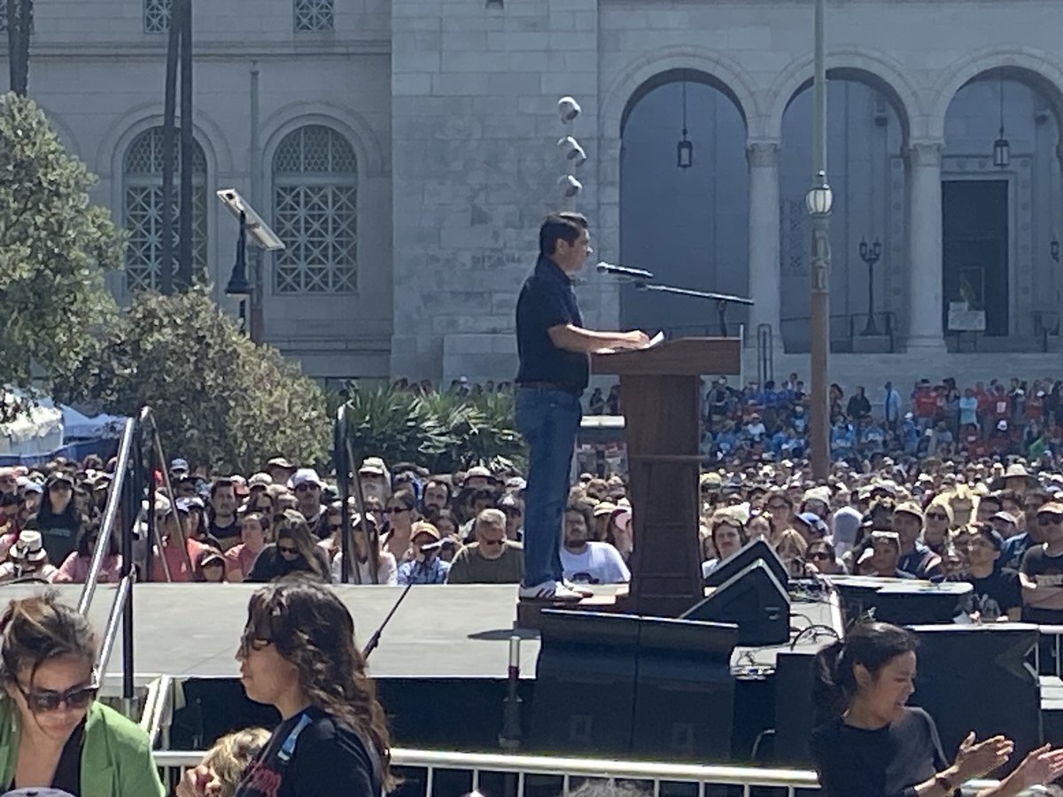 HousingHumanRt's tweet photo. We're participating in the "Fight the Oligarchy" Rally in LA today with Sen. @BernieSanders and @AOC and @Neilyoung.  

Corporate landlords are part of that oligarchy, and we must rent regulations to stop their predatory greed.  Join us in that fight! #fighttheoligarchy https://t.co/1t7dlGCUGS