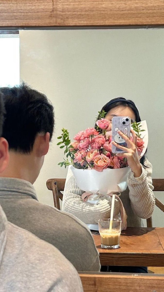 Seuengchol's tweet photo. 13/4 🖤 terimakasih sayang udh selalu sabar hadapin mas , 4 bln yg ga mudah tp kita bisa. Semoga ke dpan nya berantem nya di kurangin haha, makin sayang satu sm lain. I love you baby🖤 https://t.co/HmrpRnxMVL