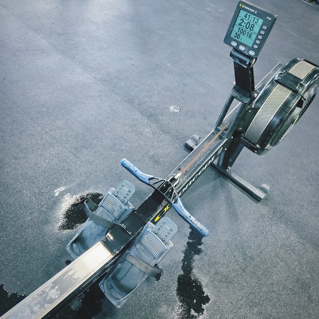 ErnieRuns's tweet photo. #10K - #contodo 👊
💦🥵🤘
@Hardknox2012 
#doit #letsgo #rowingmachine #HardknoxMornings #HardknoxStrong #workout #workoutmotivation #gym #gymmotivation #crosstraining #Saturday #weekend #weekendvibes https://t.co/Xhnc17WSAU