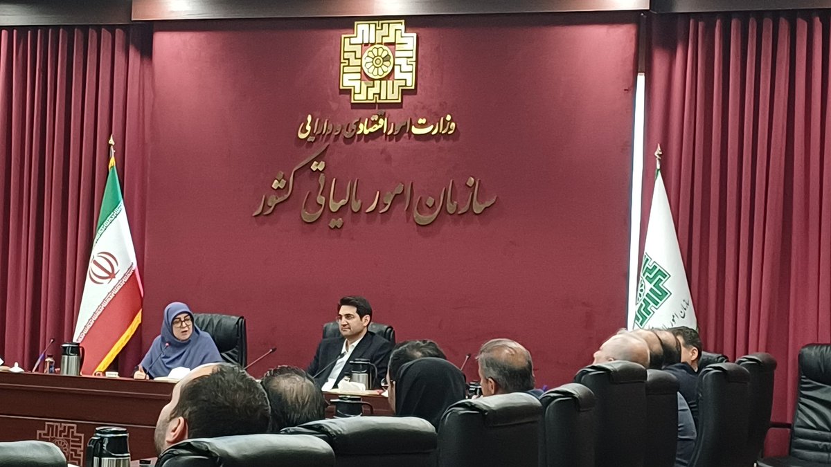 Esmail2001201K's tweet photo. امروز وقتی از نزدیک خانم سخنگو رو در سالن غدیر سازمان دیدم، از انرژی بالای ایشان در کار و تسلط کلامشان لذت بردم.
امیدوارم حضور ایشان با اطلاعاتی که دریافت کردند نقطه عطفی درجهت همراهی تمامی ارکان دولت با نظام مالیاتی باشد.
#مالیات
#نشان_دار_کردن_مالیات
@F_Mohajerani https://t.co/JQ1Vsti5lN