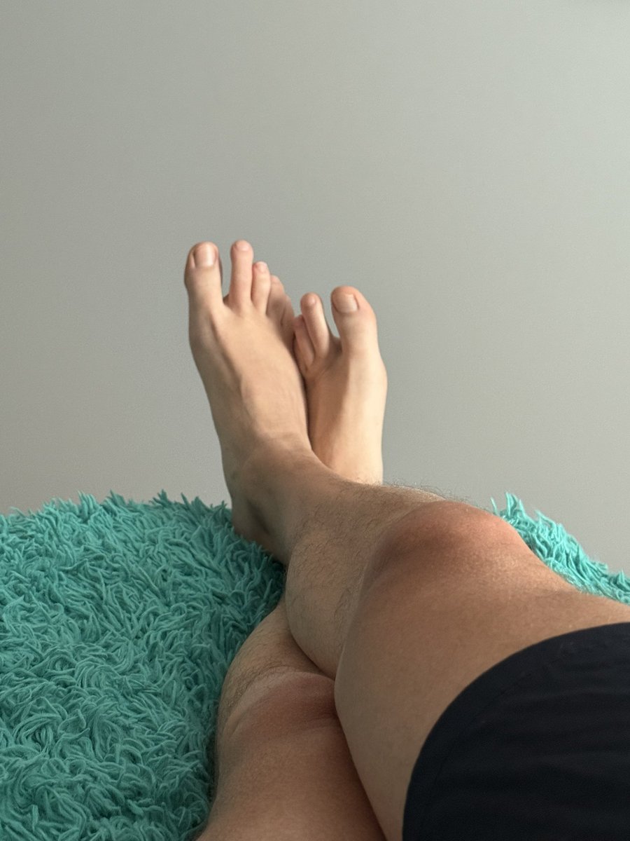 BL1982x's tweet photo. Relaxing

#bigfeet #bigfoot #hugefeet #hugefoot #biggest #huge #size15 #size15s #size15feet  
#size15foot
https://t.co/vDx6WRn5rA
https://t.co/RXTOyj2q5s https://t.co/uHWYBw8YqD