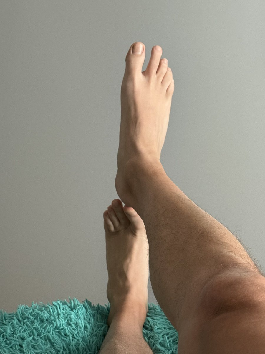 BL1982x's tweet photo. Relaxing

#bigfeet #bigfoot #hugefeet #hugefoot #biggest #huge #size15 #size15s #size15feet  
#size15foot
https://t.co/vDx6WRn5rA
https://t.co/RXTOyj2q5s https://t.co/uHWYBw8YqD