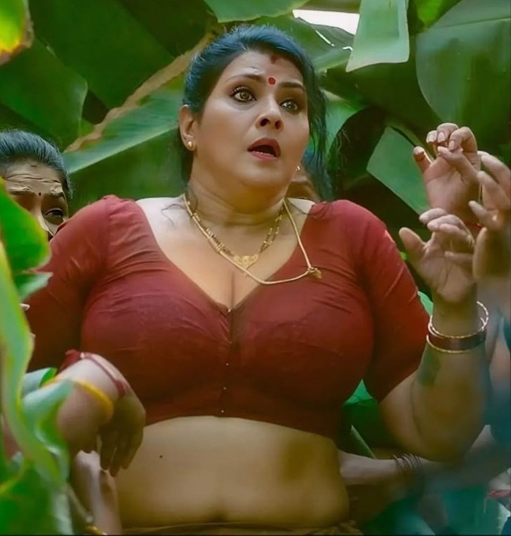 మా అరటి తోట లో మా అమ్మ పని చేయించాలని వెళ్లింది. 3 రోజుల పని ని వారం రోజులు చేశారు కూలీలు. నా అమ్మ జాకెట్ సైజ్ పెంచేందుకు చాలా కష్టం పడ్డారు పాపం... వారం రోజుల లంగా జాకెట్ మీద నే తిప్పారు అంట...రాత్రి అయితే అవి కూడా లేవు... మా నాన్న పాపం కదా...