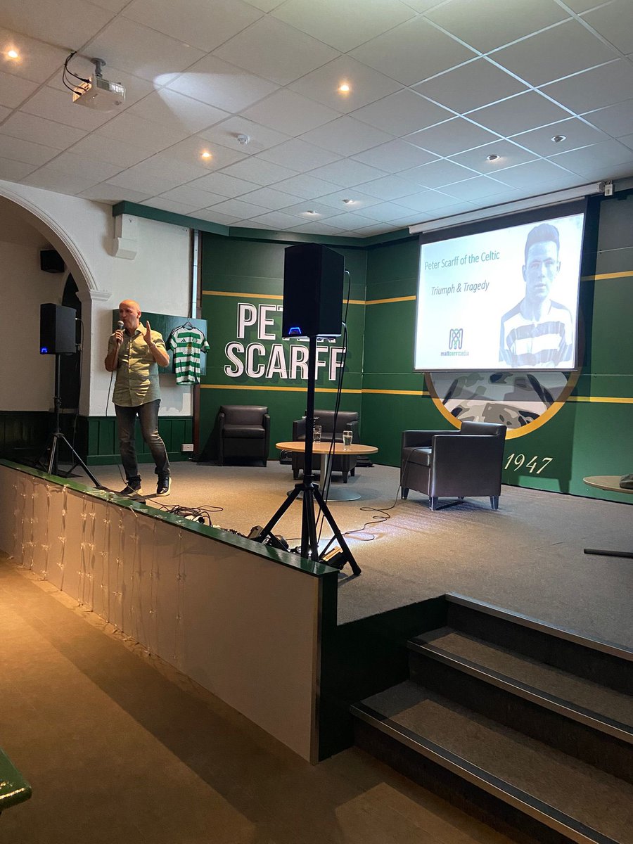 Boola_vogue's tweet photo. For anyone organising a Celtic-related event this spring…

If you fancy offering something a bit different for your guests why not include a bookstore or customised slide presentation?

Few shows lined up already (no spoilers 🤪) but dates still available so get in touch. 🍀📚🎬 https://t.co/U9KLGnOKPt