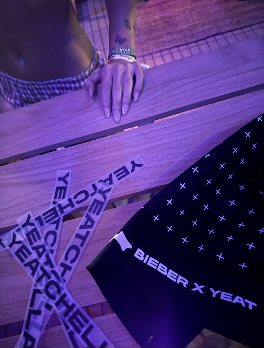 Kurrco's tweet image. According to festival staff, Justin Bieber and Yeat threw an exclusive Coachella afterparty, the first ever on the actual festival grounds 👀

The guest list included:

▫️ Leonardo DiCaprio
▫️ Lori Harvey
▫️ The Kid LAROI
➕ more