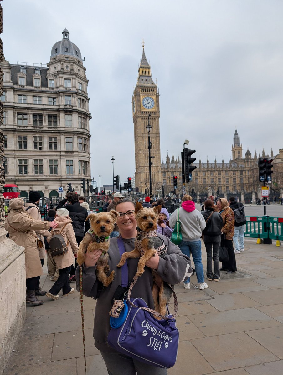 Rhididdy's tweet photo. Went to London did we? Turns out, legs still not fixed, another operation planned and an MRI booked in for my hip 😭 https://t.co/Zs4qCbOxoO