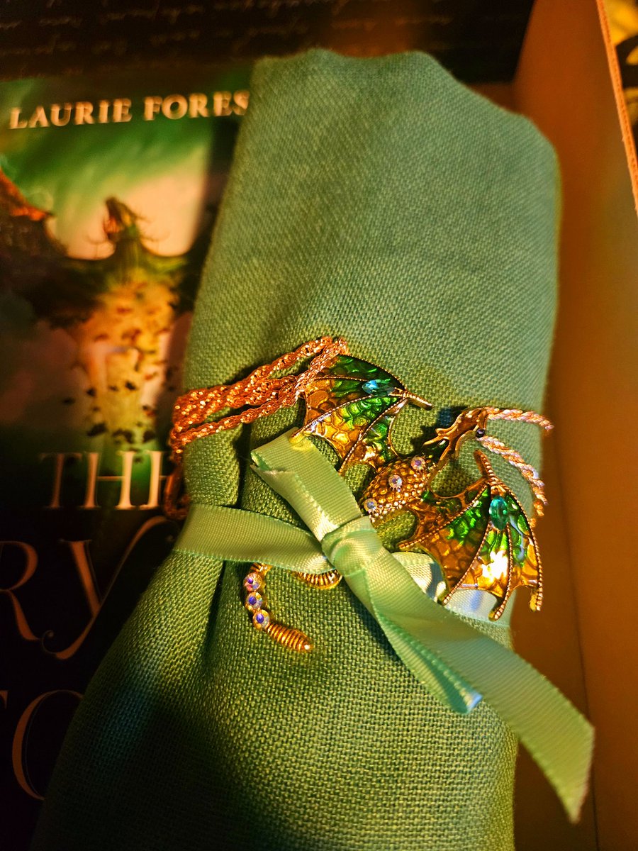 laurieannforest's tweet photo. This Dragon-Dryad-y #TheDryadStorm book box is AMAZING - a million thank you's @JeanBookNerd - love the Dragon Bling! 💚🐲🌳💚🌲💚🐲🌲💚🐲🌳
@JeanVallesteros https://t.co/N1YMn465Pl