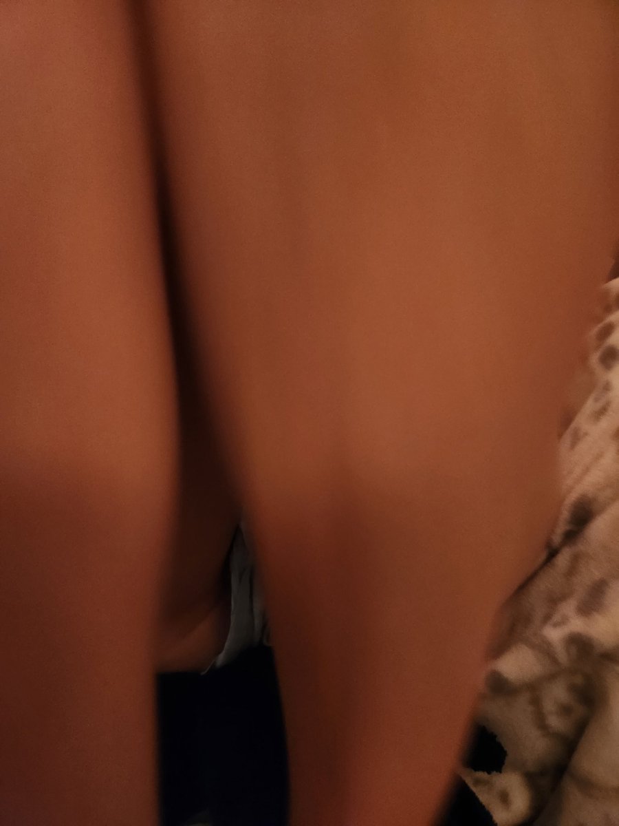 TheElmermaid's tweet photo. First post kinda nervous😓 
Do guys like tiny feet? https://t.co/A71zjH3lSj