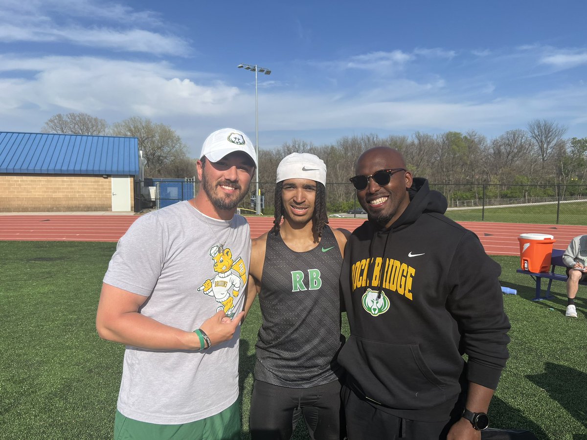 <a href="/DonivanTaylor25/">Donivan Taylor</a> wins the long jump with a jump of 6.71 meters into a heavy win.