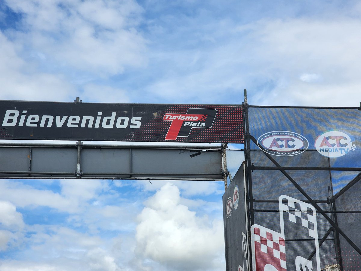 Pascuas con el Pista 🐰

Si este domingo vas al <a href="/CVEoficial/">Club de Volantes Entrerrianos Autodromo de paraná</a> a disfrutar del <a href="/TurismoPista/">Turismo Pista</a> en Acreditaciones podés dejar tu donación para colaborar con los niños del Merendero "Dejando Huellitas" ❤️

Podés traer alimentos no perecederos, chocolates o lo que puedas compartir 💖