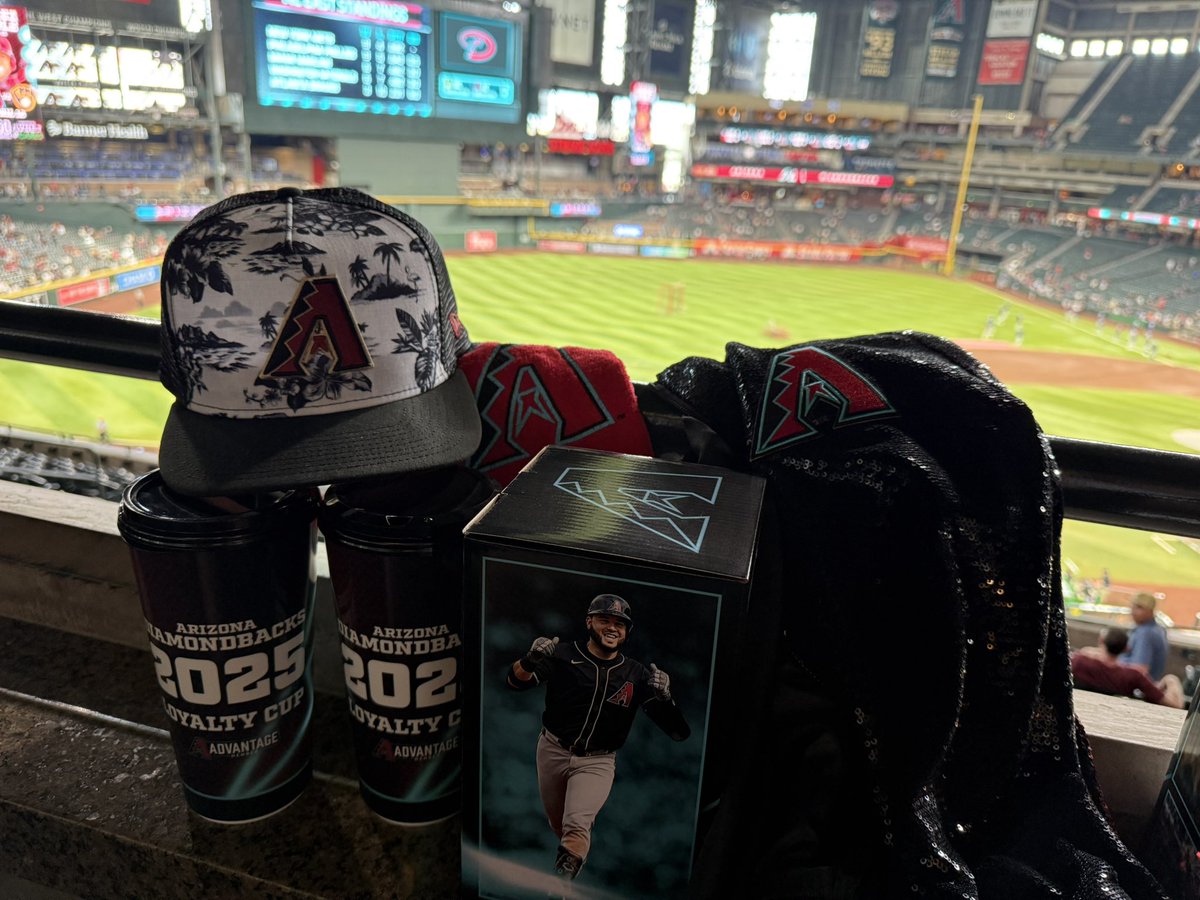 MichaelGWolf's tweet photo. Here we go #dbacks let’s get a win! #whatafan #Dbacks https://t.co/CdHvX1GMe3