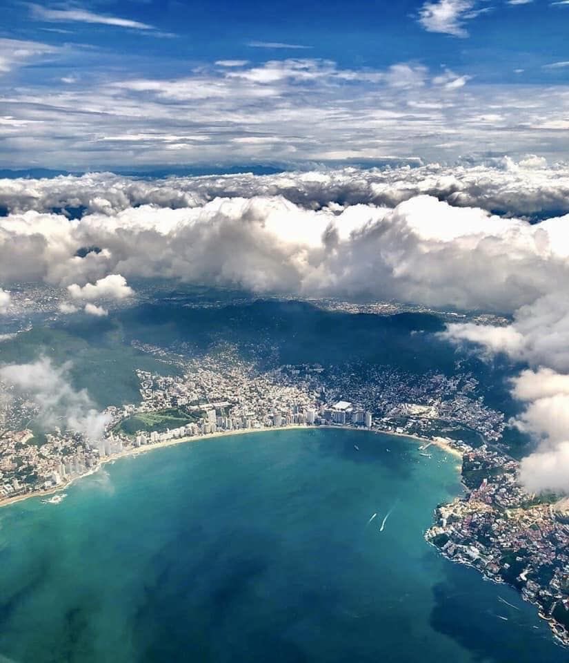 Y tú sabes qué significa la palabra Acapulco? Esta proviene del náhuatl: Acapolco, de  acatl, que significa carrizo; pol, que es gramema aumentativo, y co, que significa lugar. Por lo tanto se puede traducir como “Junto a los carrizos gigantes”  o “En el lugar de los grandes