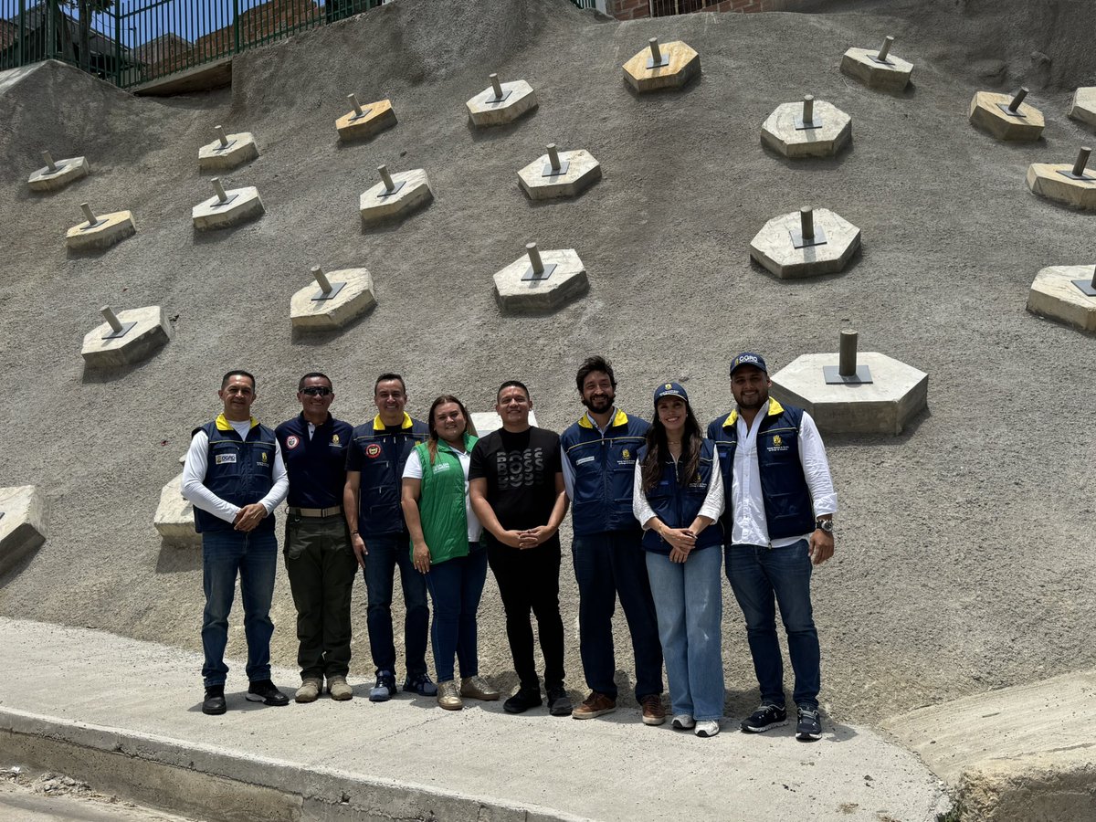 Qué orgullo entregarle hoy a las familias gironesas estas obras que protegen y transforman. Con el apoyo de <a href="/UNGRD/">UNGRD🇨🇴</a>, respondemos con hechos a necesidades que llevaban años esperando.