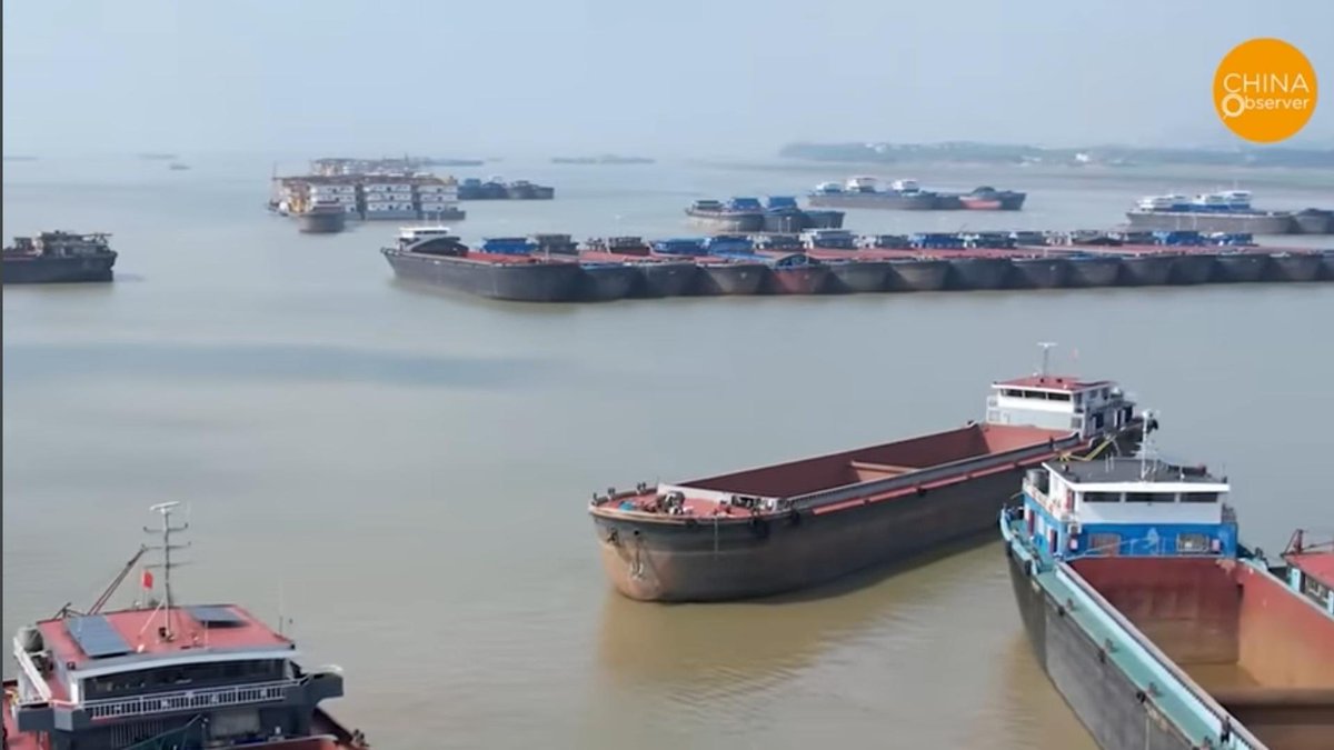 READ THIS THREAD BELOW. Thank you Rod for this smart analysis. 

Before you do, quickly examine these photos taken this week on the Yangtze River in China (a vital commercial thoroughfare). Totally empty and going nowhere. There are also two areas that I’m told are experiencing