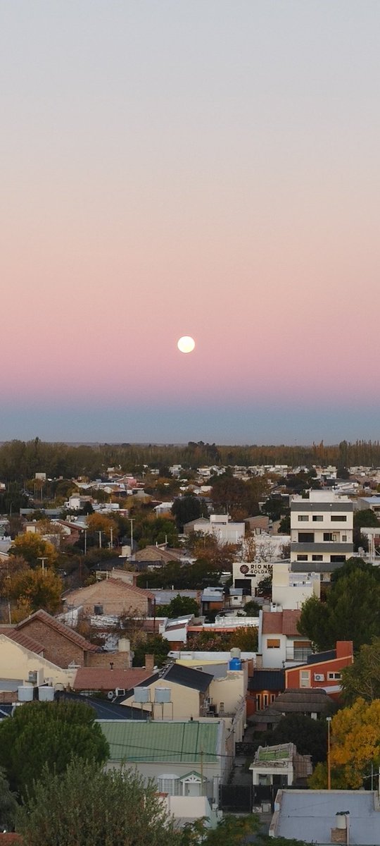 #SabadoEnTN Cipolletti, Río Negro.  Hermoso atardecer patagónico.