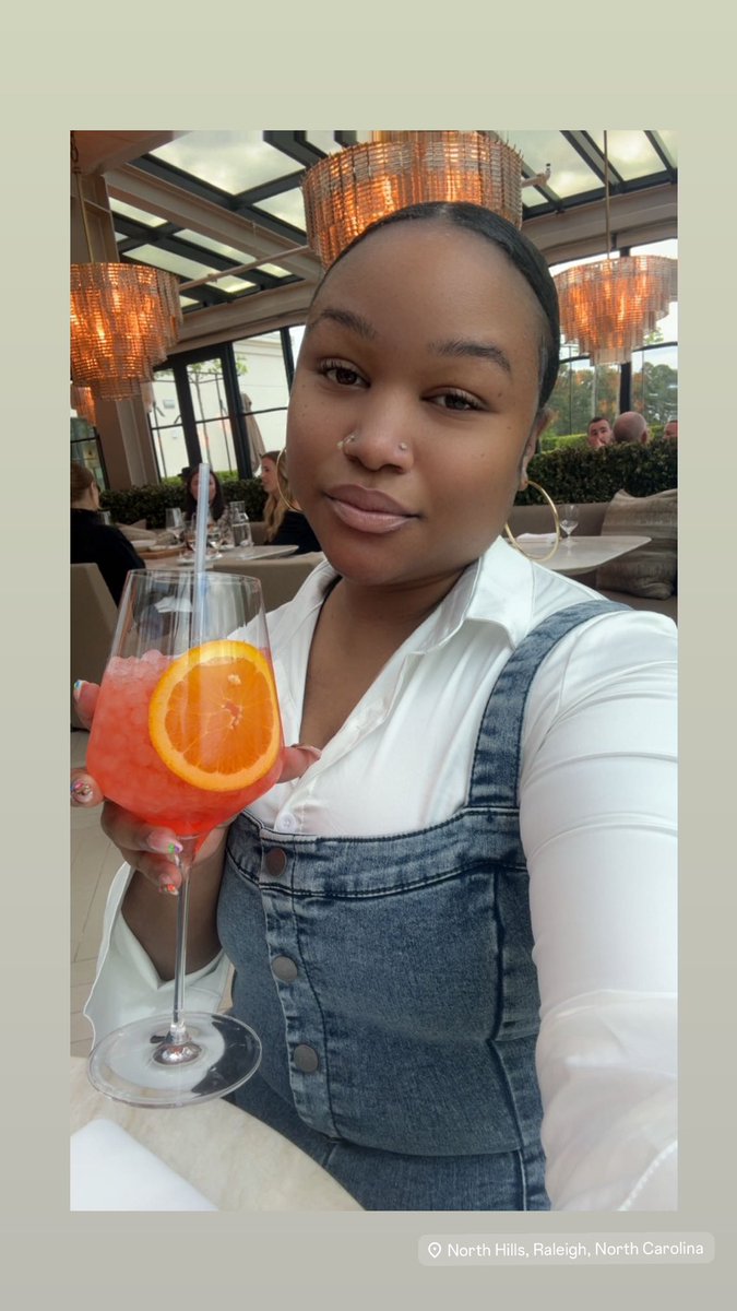 gigi_mone's tweet photo. Living life ✨ https://t.co/msWiDlE9Tg