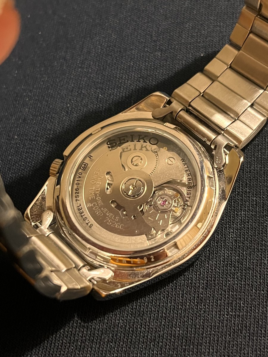 sevdiğimiz bir kardeşimiz. stührling'in transparan tasarımları eskiden hoşuma giderdi. bunun seiko'da olması daha da güzel