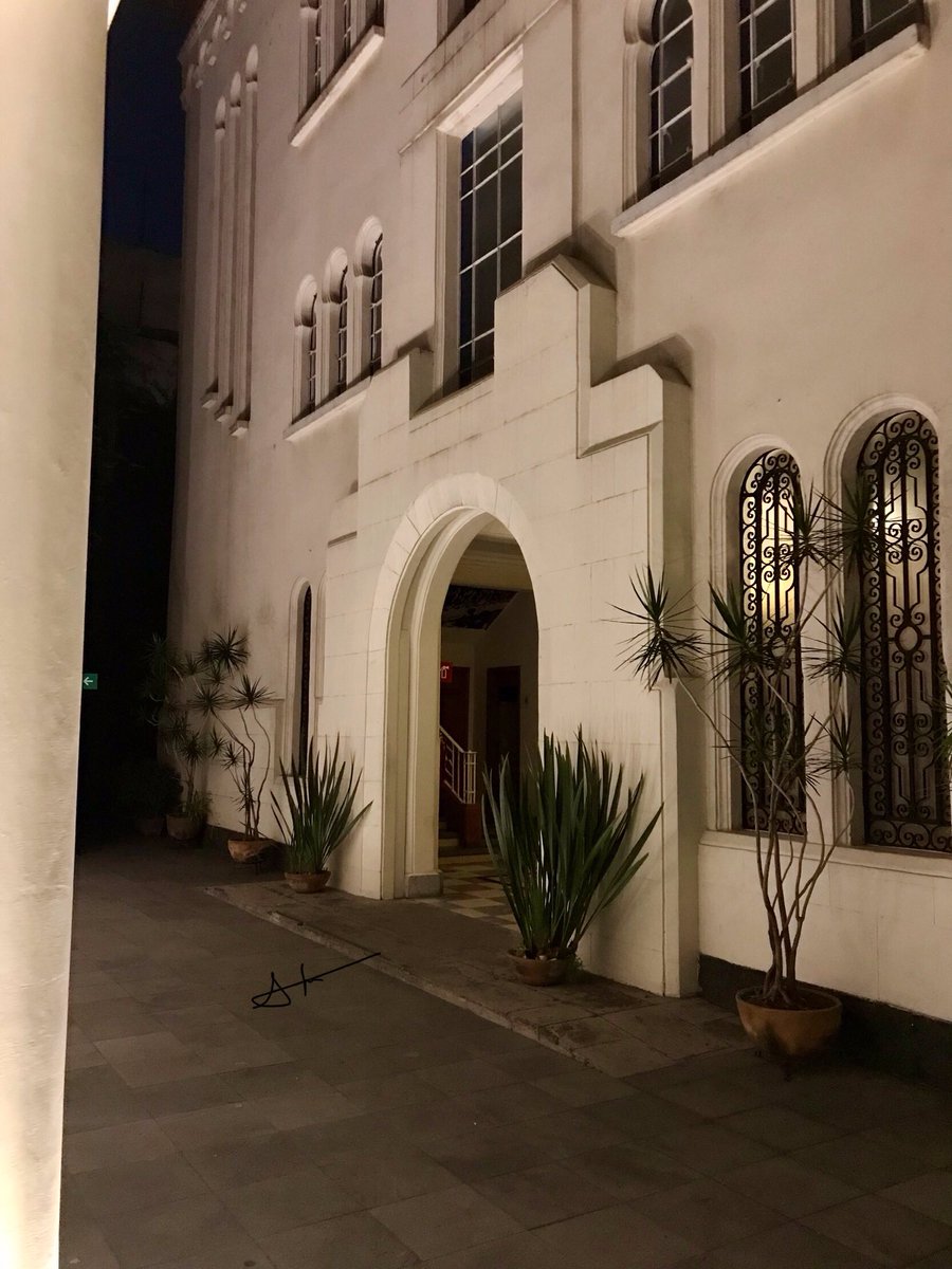 JLSantiagoG's tweet image. 🥑 “No es lo #mucho o lo poco que tengas lo que #hace que seas grande o pequeño, sino cuánto o cuán poco #logras con lo que #tienes”.
✅ Proverbio #judío.

🍉 No recordaba lo #sorprendente que era la #Sinagoga del Centro. Tarde noche de #michis y de platicar con #amistades.