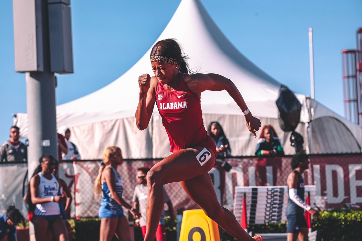 AlabamaTrack's tweet photo. Precious Nzeakor returns to the track for the women's 200m... and wins again, behind another PR! π€
#RollTidd https://t.co/XI6LxMfG4w
