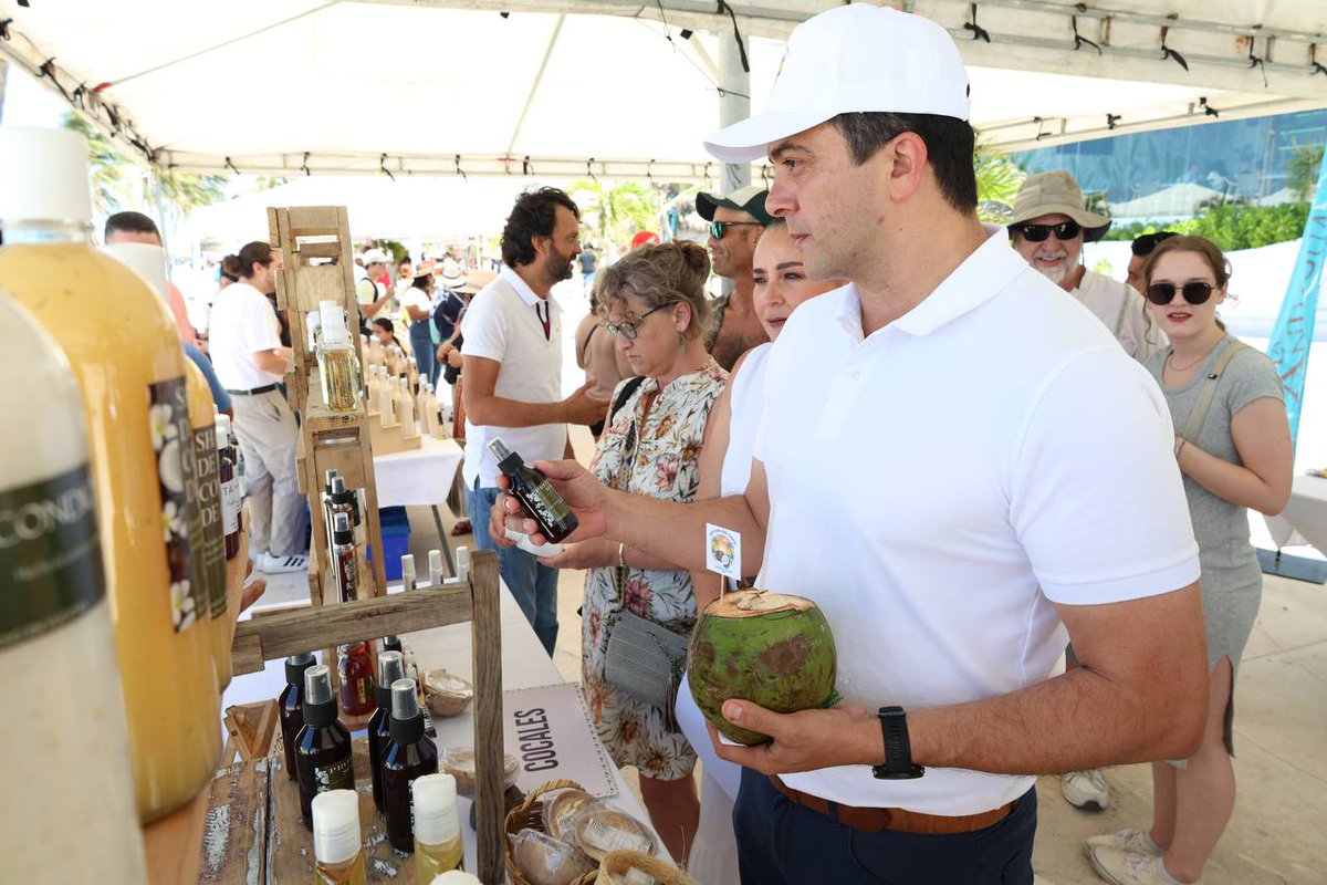 erikrihaniglez's tweet photo. Con mucho entusiasmo inauguramos el Primer  Festival del Coco en nuestro Malecón Tradicional, con la presencia de nuestros expositores locales.

¡Juntos vamos a darle por un #ProgresoConstante apoyando nuestra economía local!

#100xLasFamilias
#100xProgreso https://t.co/51w4aJyaBA