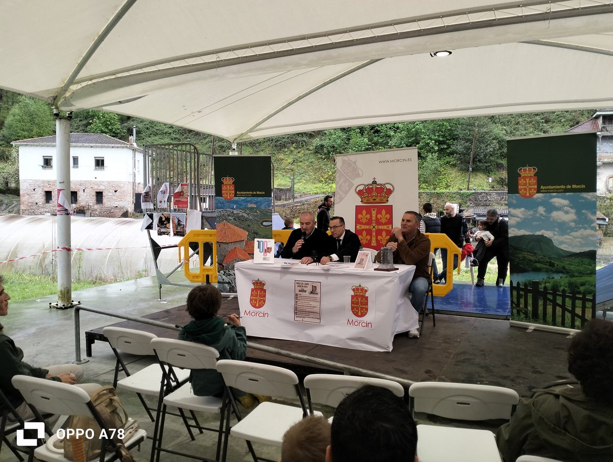 ppmorcin's tweet photo. Muchas gracias a nuestra secretaria general, diputados y compañeros de partido que nos han acompañado ayer en la Feria del Libro de Morcín, pese a lo desapacible del día. Un acompañamiento de lujo. https://t.co/UpMynNDgFR