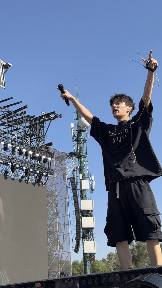 dandy_voice's tweet photo. LOOK HOW SEUNGCOOL HE IS?????????? https://t.co/k114CtJBJn
