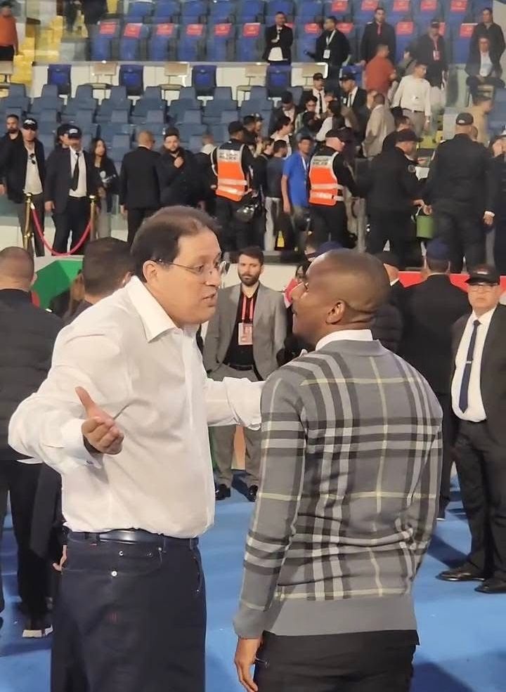 MickyJnr__'s tweet photo. President of Wydad and Rulani Mokwena at full-time. 😲👀

#DimaWydad 
#BotolaPro https://t.co/XdAG4cS9UX