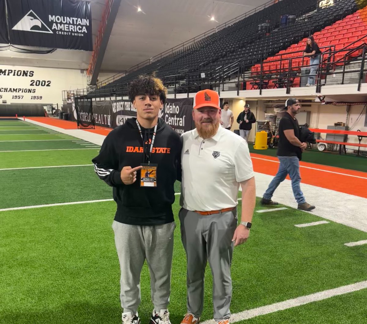 Hugo_afamasaga's tweet photo. Thank you coach  @gnduff for inviting me out to campus, I had an amazing time discussing ball and getting an inside look on the program! Very grateful. @BrandonHuffman @PrepRedzoneID @jake_pele @208ITTA @RAREAcademyID @CoachJuss @PolyPipeLine_ @PolyRecruits https://t.co/pnHvTWtmae