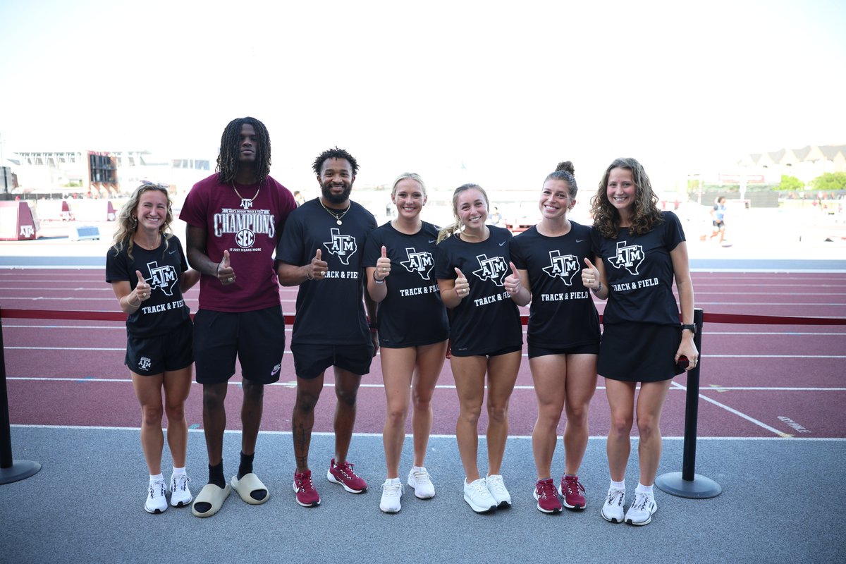 7️⃣ Aggie rings handed out to our group today 👍💍

#GigEm // #AggieTF // <a href="/AggieNetwork/">The Association of Former Students</a>