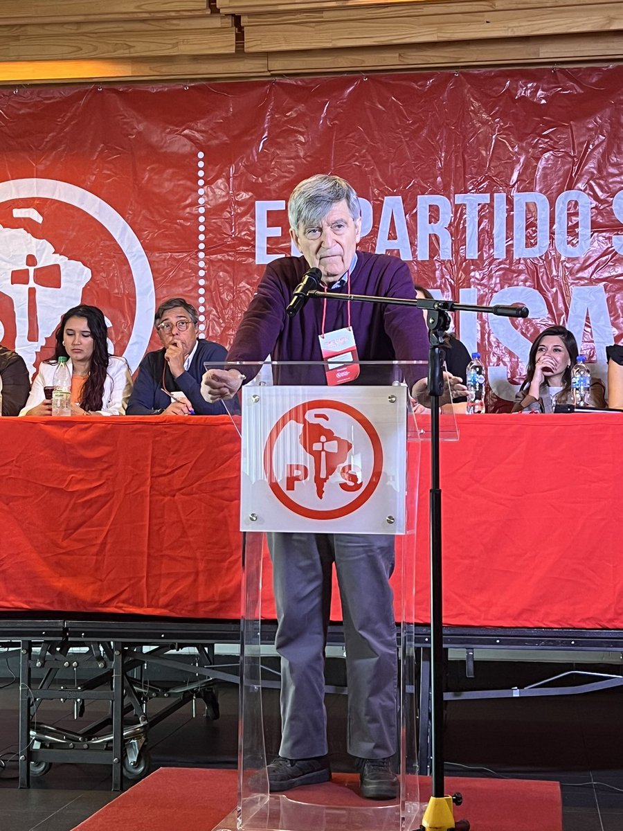 EstebanPerezB's tweet photo. El Pleno del Comité Central del @PSChile resolvió proclamar a nuestra Presidenta Nacional y Senadora por la Región Del Maule, Paulina Vodanovic, como candidata presidencial por la unanimidad de sus integrantes. @pvodanovic https://t.co/cmTVA3t8R6