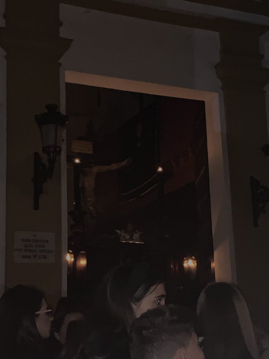 0:35|Entra el Santísimo Cristo de la Vera Cruz