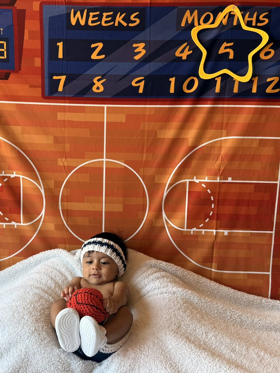 ImTwayne's tweet photo. Five months in and already stealing hearts like a pro 🧡 
Added a new player to the starting line up ⛹🏽‍♂️
Traeden Wayne Wright 👶🏾
#HappyFiveMonthsOld #BabyBoy #TrulyBlessed #FutureBaller https://t.co/tJMZCjZX6n