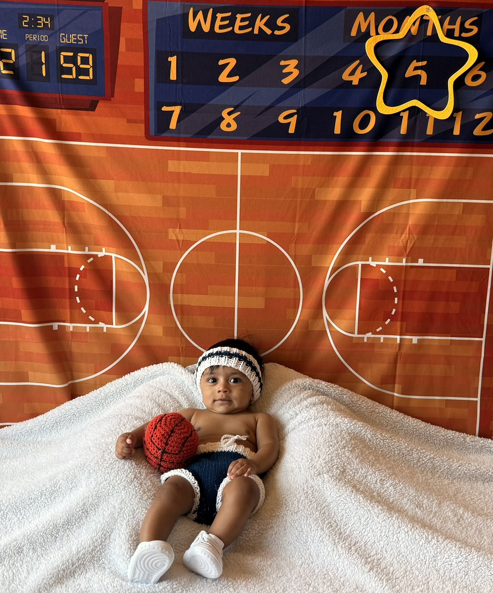 ImTwayne's tweet photo. Five months in and already stealing hearts like a pro 🧡 
Added a new player to the starting line up ⛹🏽‍♂️
Traeden Wayne Wright 👶🏾
#HappyFiveMonthsOld #BabyBoy #TrulyBlessed #FutureBaller https://t.co/tJMZCjZX6n