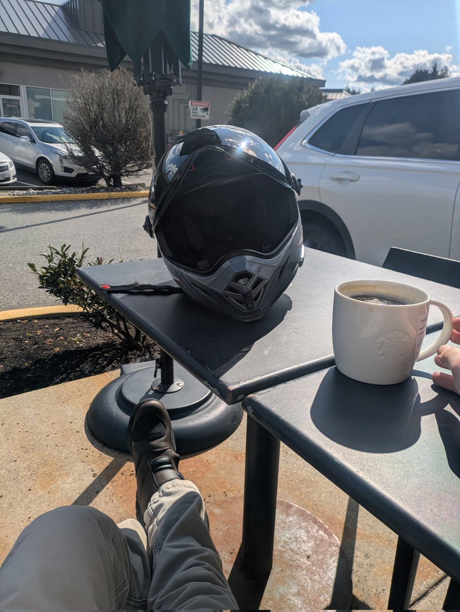 TaiHusky's tweet photo. Decent day for a ride. https://t.co/eG2tRmJPh2