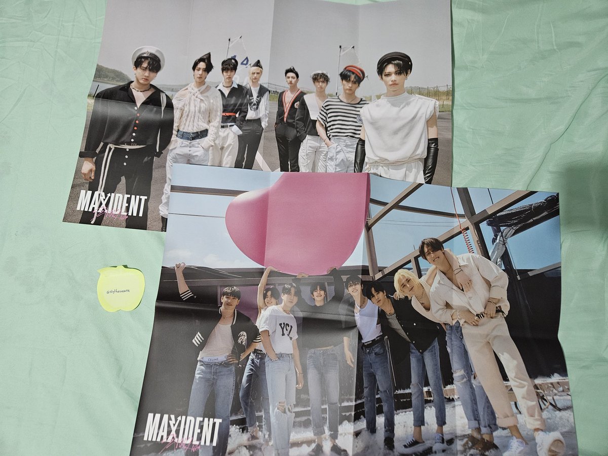 🚨VENDO/VENDA POSTER DOBRADO🚨

R$10,00 + frete (superfrete)

• sem avarias
• mando foto/vídeo na DM 
• Feedbacks no fixado 

🏷 skz stray kids poster kpop maxident