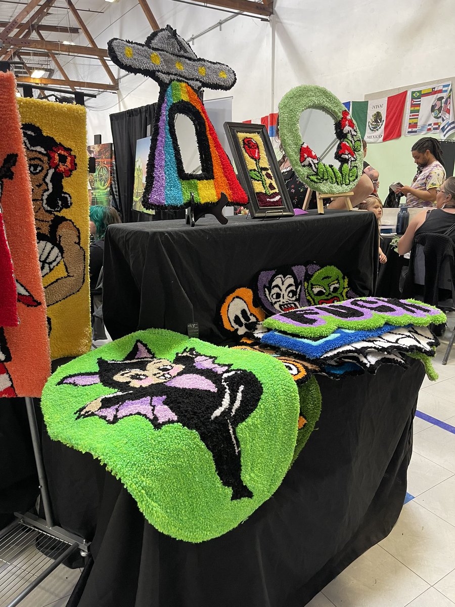 ElSoldeNevada's tweet photo. Reno punk rock fle market!! https://t.co/gY2cOTnv8q