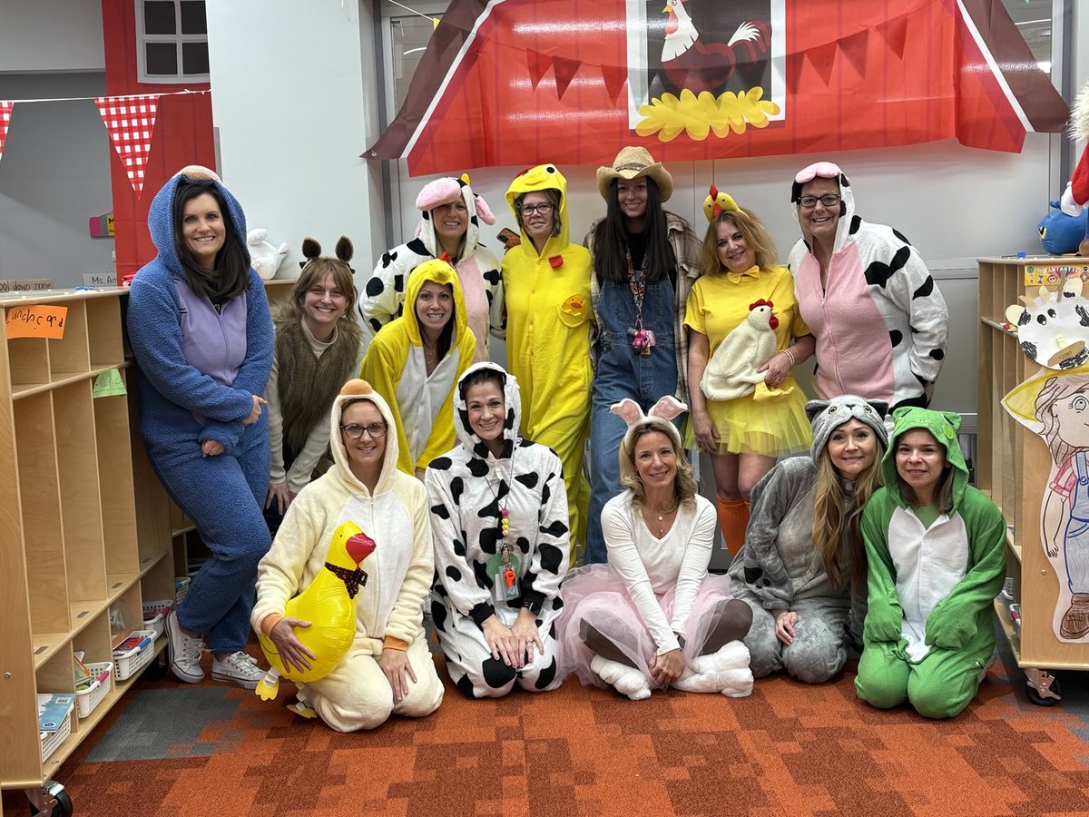 Down on the farm we have the best kindergarten team!🦆🐇🐓🐴🐖🐄
